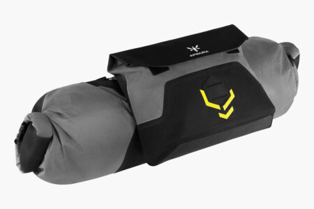 apidura-backcountry-accessory-pocket-4l-on-handlebar-pack-1