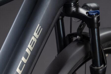 Cube_Touring_Hybrid_One_600_Coal_3