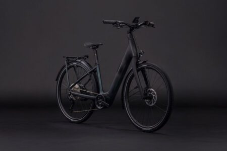 Kathmandu_Hybrid_C62_SLX_400X_LiquidBlack_2