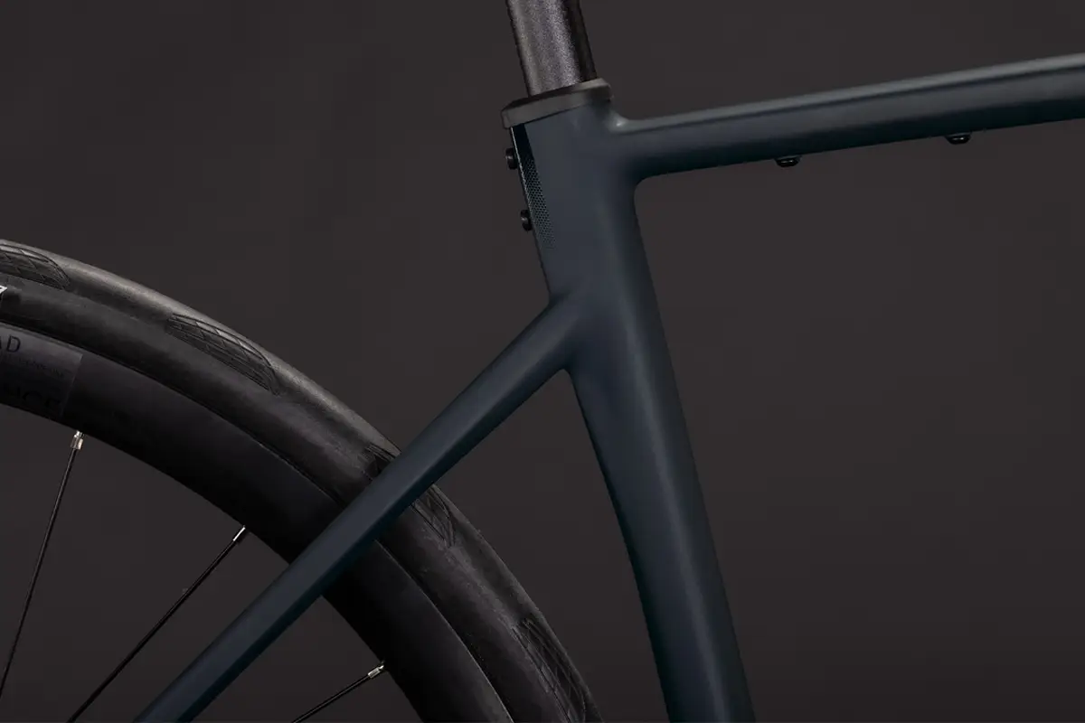Attain_SLX_Black_2