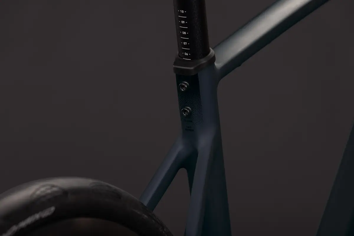 Attain_SLX_Black_4