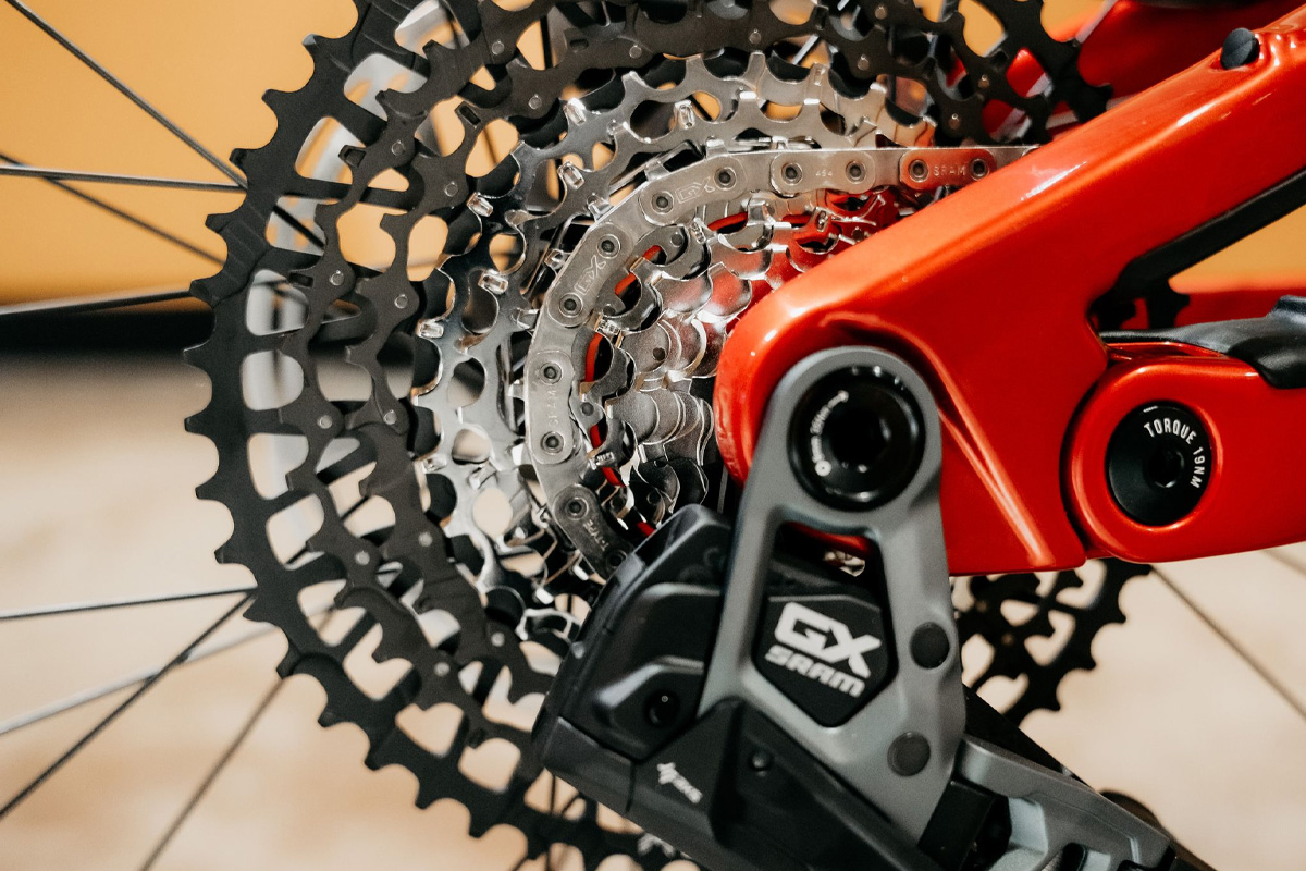 Nukeproof_Mega_Carbon_Red_4