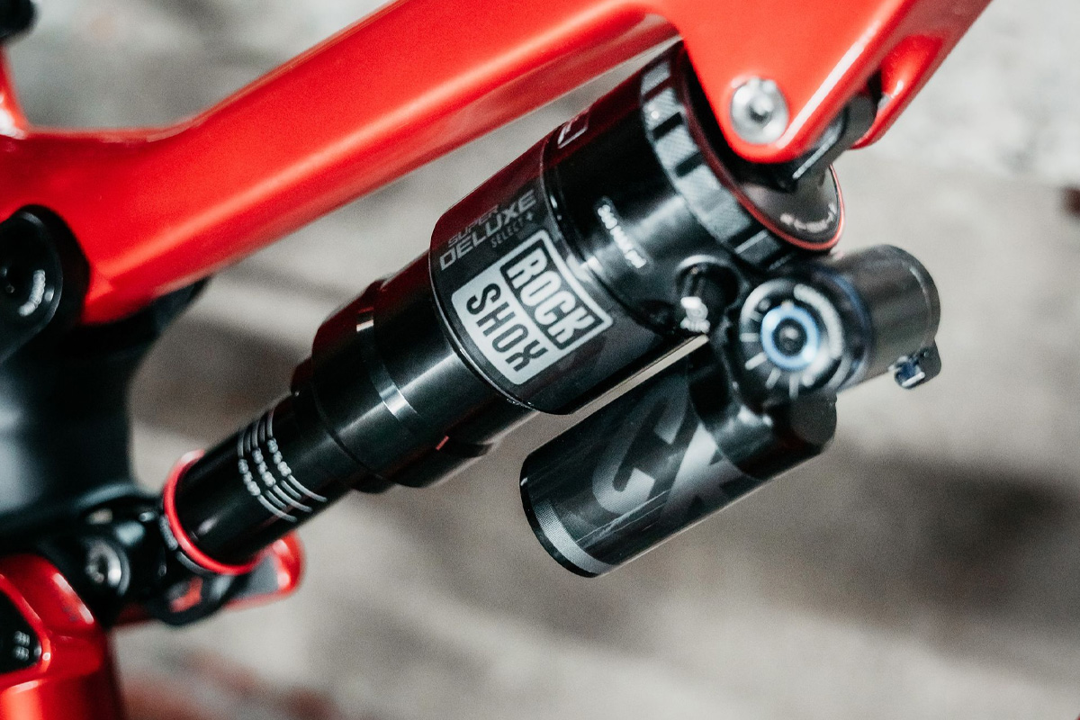 Reactor_290_Carbon_Red_3