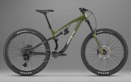 T-160-RS-Whyte-side-grey-background